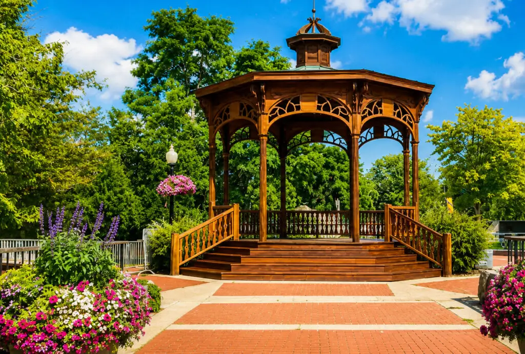 Fence company serving Fenton, MI