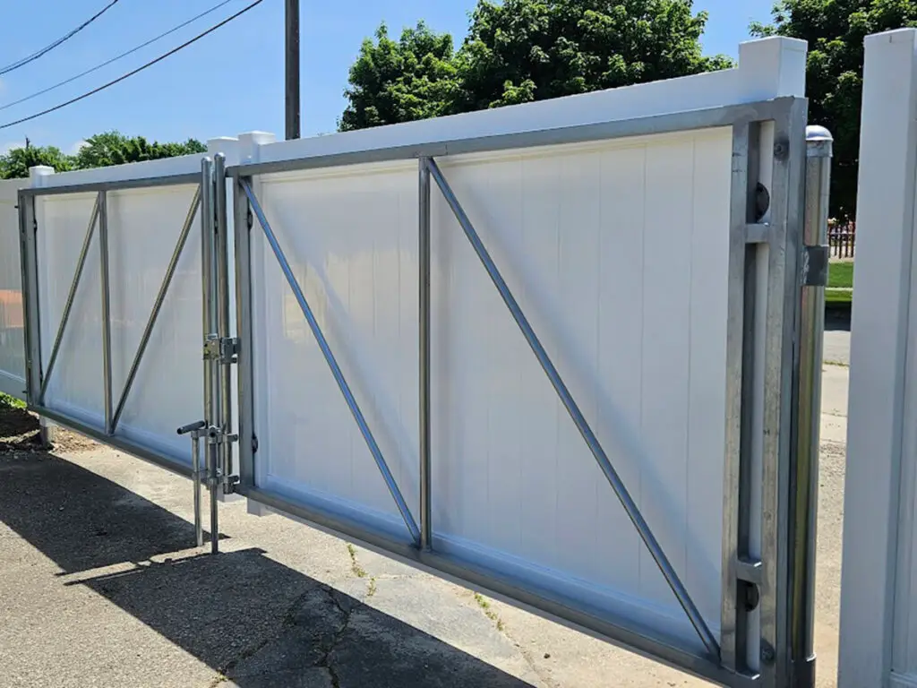 White vinyl privacy fence with double swing gate from Country Estate Products in Davison, Michigan.